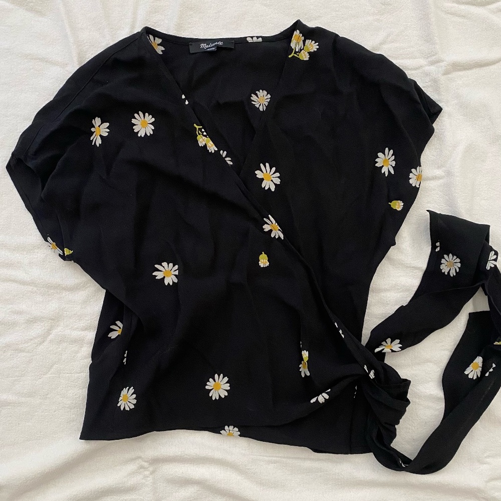 Madewell Sash-Tie Wrap Top in Lazy Daisies